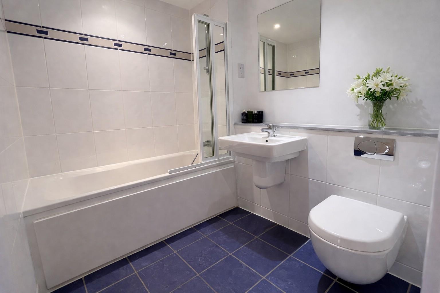 2 Bedroom Apartment. Grand Parade in Eastbourne,  8